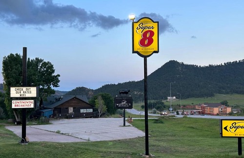 Hot Springs Hotel | Super 8 by Wyndham Hot Springs