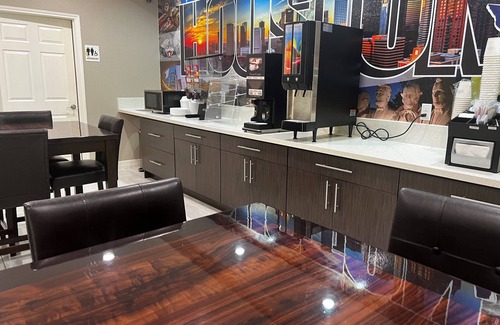 Barker Hotel | Super 8 by Wyndham Houston Northwest Cypress