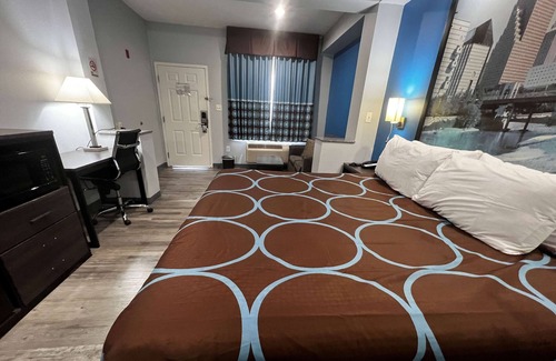 Houston Hotel | Super 8 by Wyndham Houston North I-45