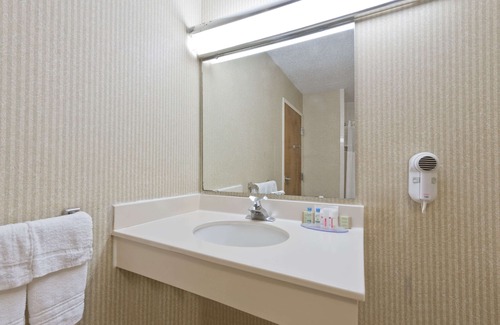 Huntersville Hotel | Super 8 by Wyndham Huntersville/Charlotte Area
