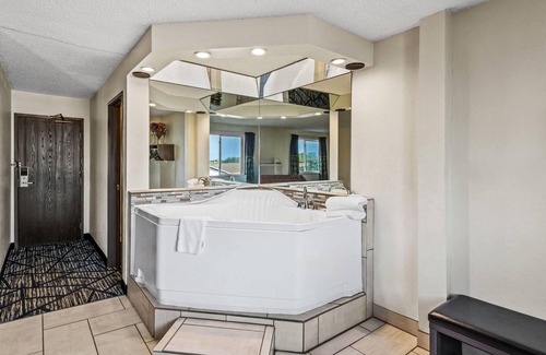Independence Hotel | Super 8 by Wyndham Independence Kansas City