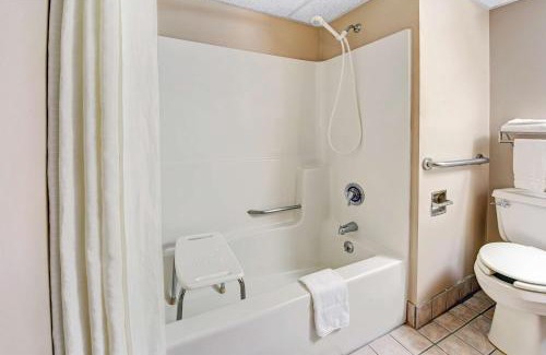 Beech Grove Hotel | Super 8 by Wyndham Indianapolis Emerson