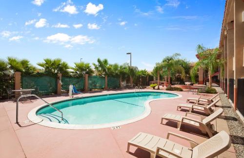Indio Hotel | Super 8 by Wyndham Indio
