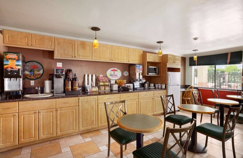 Indio Hotel | Super 8 by Wyndham Indio