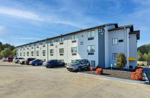 Johnson City Hotel | Super 8 by Wyndham Johnson City