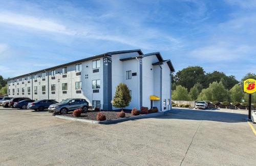 Johnson City Hotel | Super 8 by Wyndham Johnson City