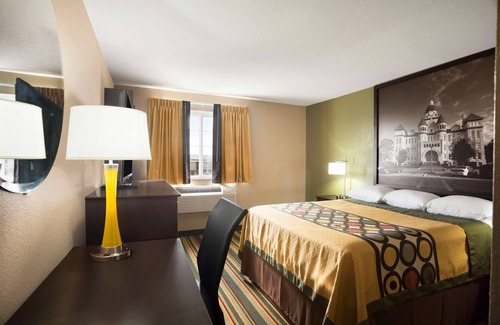 Joplin Hotel | Super 8 by Wyndham Joplin