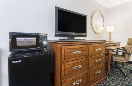 Kingsland Hotel | Super 8 By Wyndham Kingsland I-95/Naval Base Area