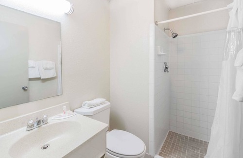 Knoxville Hotel | Super 8 by Wyndham Knoxville Downtown Area
