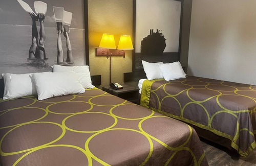 La Marque Hotel | Super 8 by Wyndham La Marque TX/Texas City Area