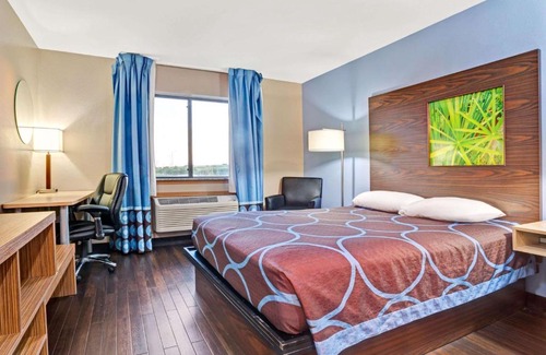 Edgewood Hotel | Super 8 by Wyndham Louisville Airport