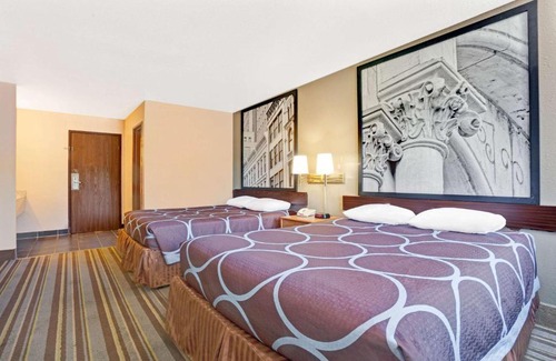 Edgewood Hotel | Super 8 by Wyndham Louisville Airport