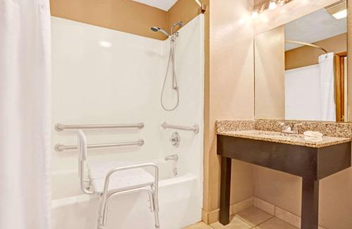 Edgewood Hotel | Super 8 by Wyndham Louisville Airport