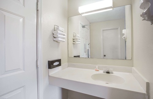 Manning Hotel | Super 8 by Wyndham Manning