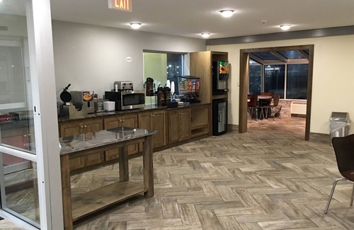 Meridian Hotel | Super 8 by Wyndham Meridian