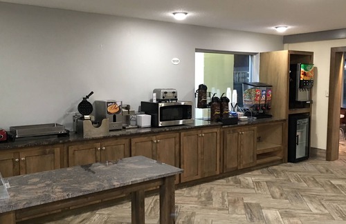Meridian Hotel | Super 8 by Wyndham Meridian