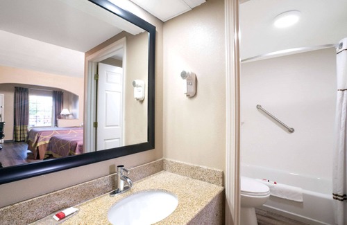 Murfreesboro Hotel | Super 8 by Wyndham Murfreesboro