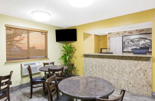 Nampa Hotel | Super 8 by Wyndham Nampa
