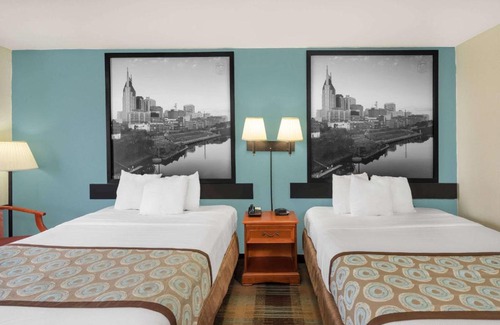 Talbot's Corner Hotel | Super 8 by Wyndham Nashville Downtown
