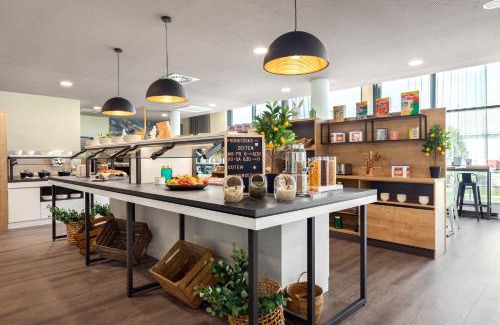 Oberhausen Hotel | Super 8 by Wyndham Oberhausen am Centro
