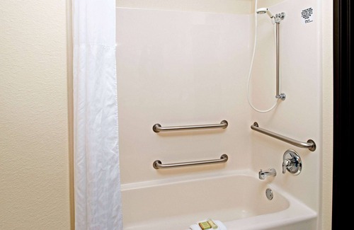 Carter Lake Hotel | Super 8 by Wyndham Omaha Eppley Airport/Carter Lake