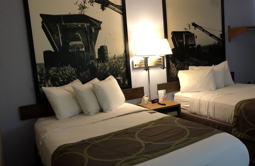 West Omaha Hotel | Super 8 by Wyndham Omaha/West Dodge