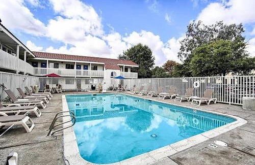 Petaluma Hotel | Super 8 by Wyndham Petaluma