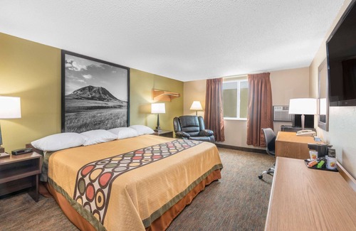 Pierre Hotel | Super 8 by Wyndham Pierre SD