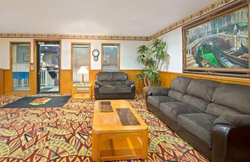 Plano Hotel | Super 8 by Wyndham Plano/Dallas Area