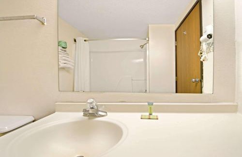 Plano Hotel | Super 8 by Wyndham Plano/Dallas Area
