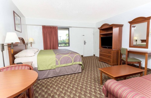 Riviera Beach Hotel | Super 8 by Wyndham Riviera Beach West Palm Beach