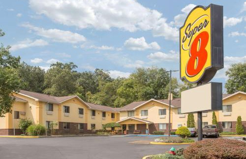 Radford Hotel | Super 8 by Wyndham Radford VA
