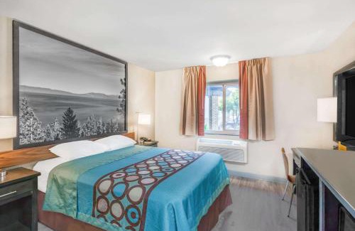 Redding Hotel | Super 8 by Wyndham Redding