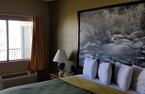 Ridgecrest Hotel | Super 8 by Wyndham Ridgecrest