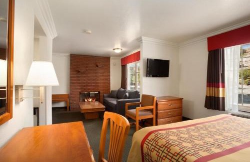 Canyon Country Hotel | Super 8 by Wyndham Santa Clarita/Valencia