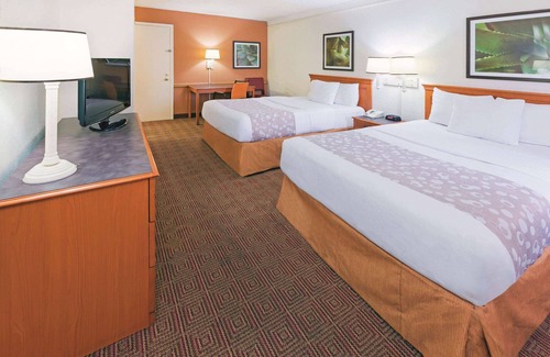 West San Antonio Hotel | Super 8 by Wyndham San Antonio Near SeaWorld Ingram Park