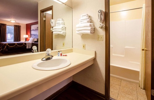 Sandusky Hotel | Super 8 by Wyndham Sandusky