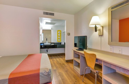 Santa Rosa Hotel | Super 8 by Wyndham Santa Rosa North