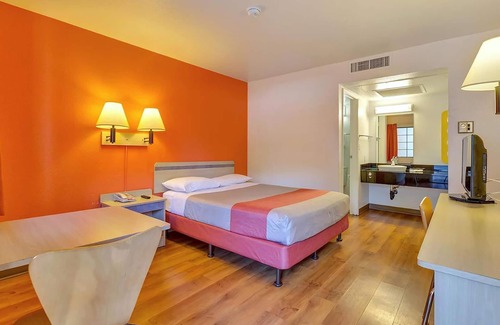 Santa Rosa Hotel | Super 8 by Wyndham Santa Rosa North