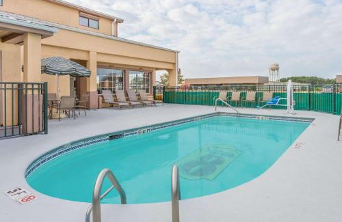 Santee Hotel | Super 8 by Wyndham Santee