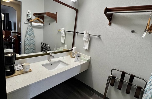 Sealy Hotel | Super 8 by Wyndham Sealy