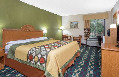 Arcadia Hotel | Super 8 by Wyndham Spartanburg/I-26 Exit 22