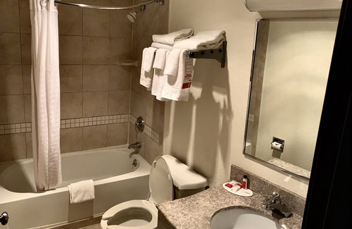 Stamford Hotel | Super 8 by Wyndham Stamford/New York City Area