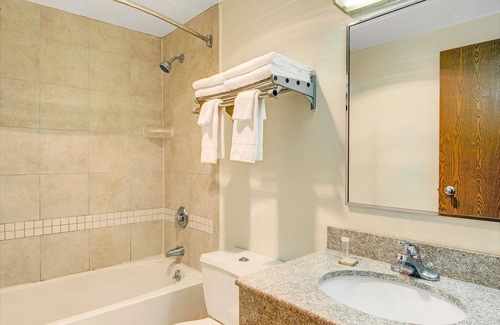 Stamford Hotel | Super 8 by Wyndham Stamford/New York City Area
