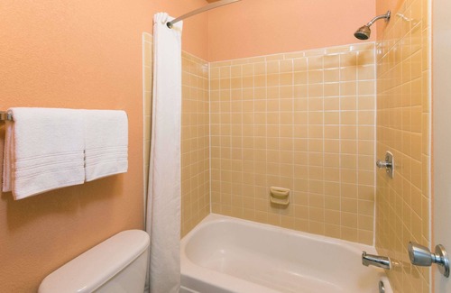 Strongsville Hotel | Super 8 by Wyndham Strongsville/Cleveland