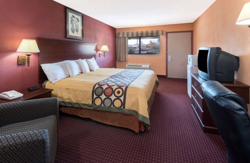 Strongsville Hotel | Super 8 by Wyndham Strongsville/Cleveland
