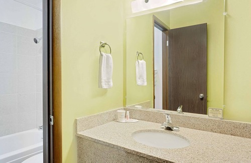 Sturgeon Bay Hotel | Super 8 by Wyndham Sturgeon Bay