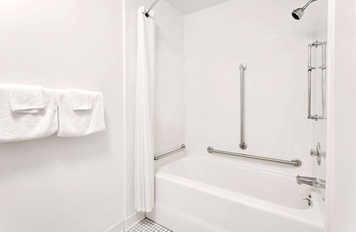 Sturgeon Bay Hotel | Super 8 by Wyndham Sturgeon Bay