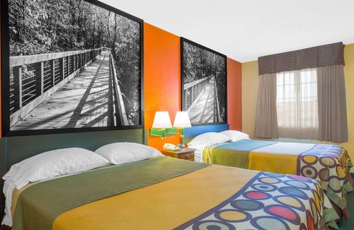Talladega Hotel | Super 8 by Wyndham Talladega AL