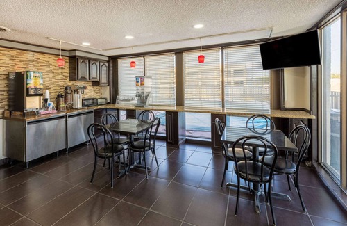 Tulsa Hotel | Super 8 by Wyndham Tulsa/Arpt/St Fairgrounds